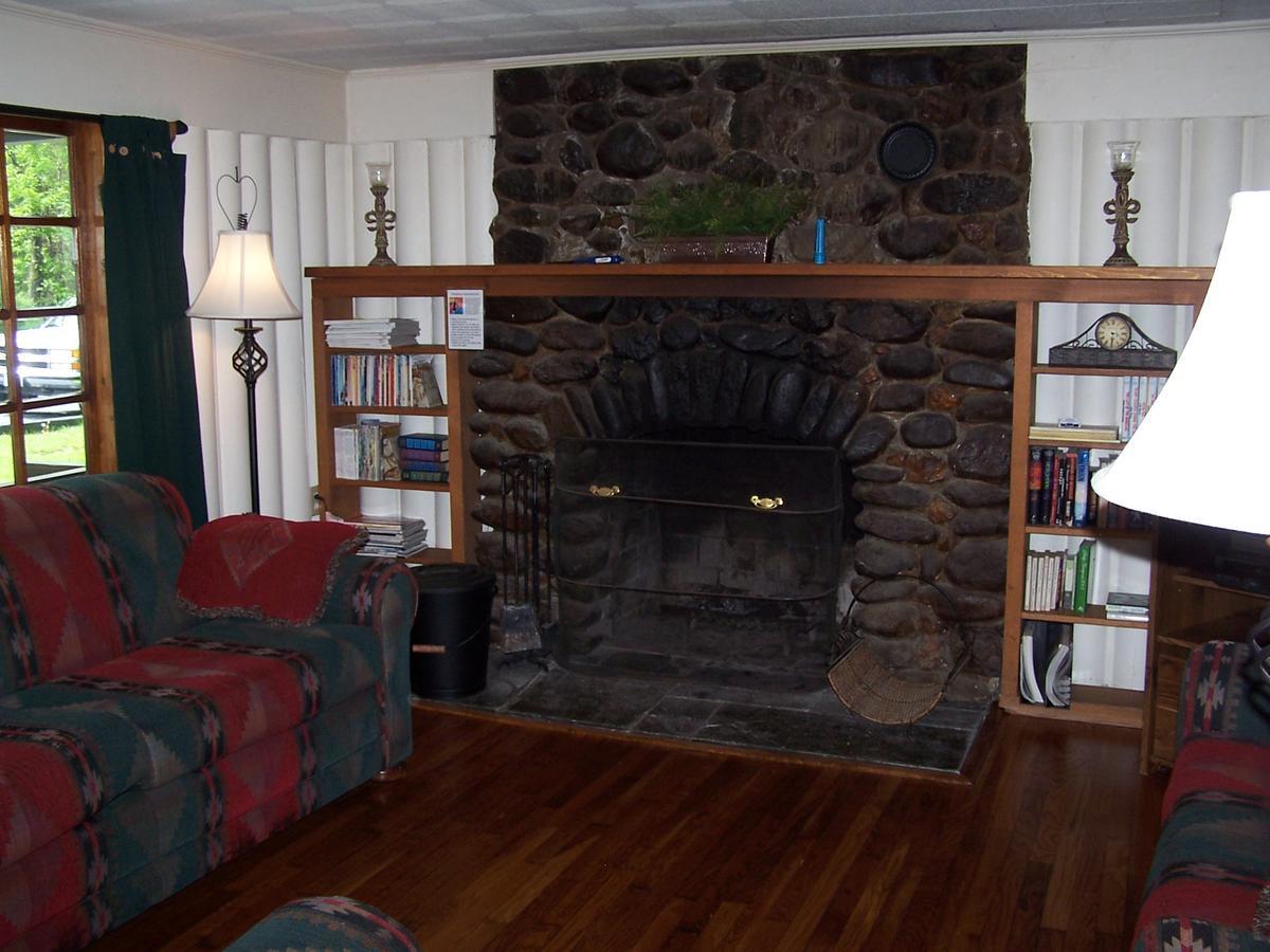 Cabin Creekwood Lyndhurst 外观 照片